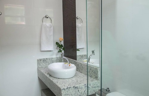 Pecanha Hotel | Budget-Friendly Peçanha Grande Hotel with Breakfast & Accessibility
