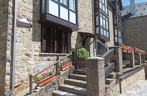 El Pueyo de Jaca Apartment | Discover the Pet-Friendly Peña Telera - Rated 9.5/10!