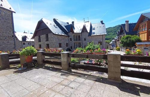 El Pueyo de Jaca Apartment | Discover the Pet-Friendly Peña Telera - Rated 9.5/10!