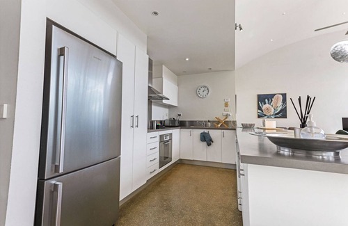 Banksia Peninsula House | Discover Kookaburras in Banksia Peninsula with Kitchen Access
