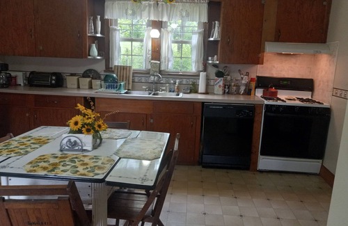 Harrisonville Other | Tranquil Farmhouse Retreat in Fulton County with Hot Tub