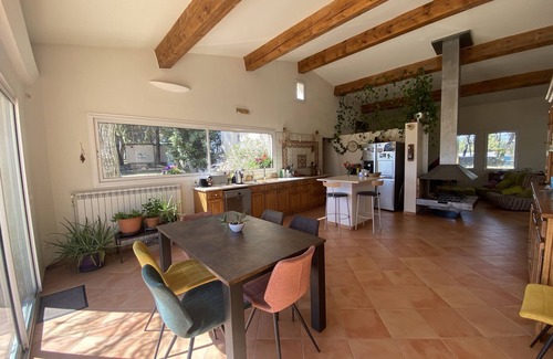 Aix-en-Provence Villa | Tranquil Retreat in Provence with Pool and Ocean Views