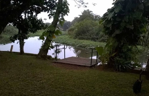 Barranco Alto House | Serene Riverfront Retreat: Pet-Friendly & Close to Caraguá