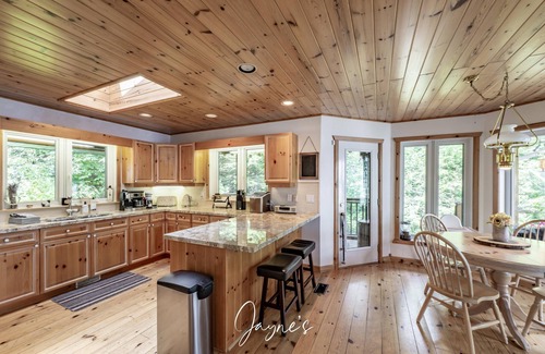 Seguin Cottage | Tranquil Retreat at Little Lake Joseph: Pet Friendly Getaway