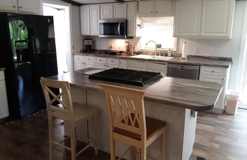 Willard House | Tranquil Retreat at Black River with Ocean View Amenities