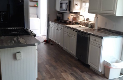 Willard House | Tranquil Retreat at Black River with Ocean View Amenities