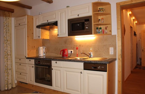 Puch bei Hallein Apartment | Serene Family Getaway with Ocean Views and Pool Access