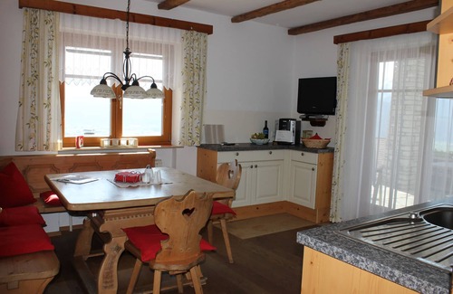 Puch bei Hallein Apartment | Serene Family Getaway with Ocean Views and Pool Access
