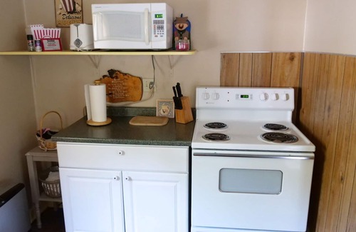 New Meadows Cabin | Serene Cabin Retreat by Little Salmon River - Guest Rated 9.8