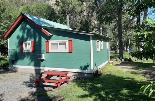 New Meadows Cabin | Serene Cabin Retreat by Little Salmon River - Guest Rated 9.8