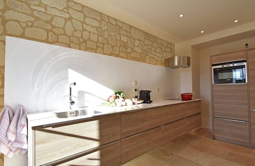 Villeseque-des-Corbieres Apartment | Elegant Flat with Pool and Family-Friendly Amenities