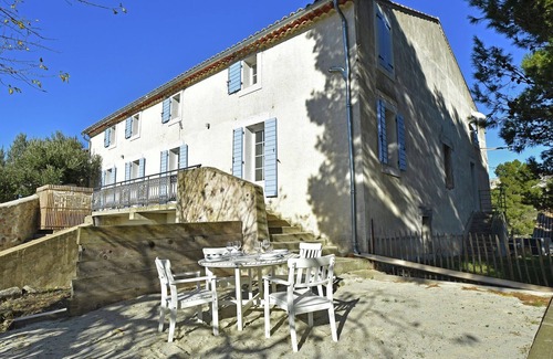 Villeseque-des-Corbieres Apartment | Elegant Flat with Pool and Family-Friendly Amenities