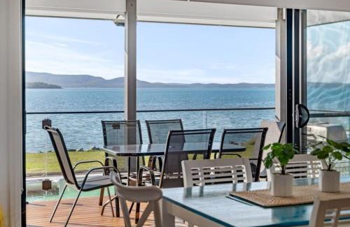 Tanilba Bay House | Serene Retreat in Paradise: Spa, Pool & Waterviews
