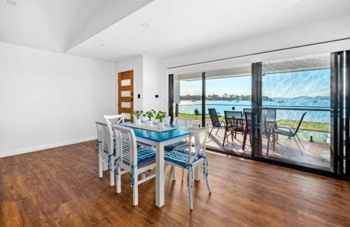 Tanilba Bay House | Serene Retreat in Paradise: Spa, Pool & Waterviews