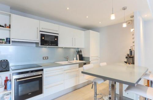 Notre-Dame Apartment | Indulge in PEACE&LOFT: Jacuzzi & Terrace Retreat