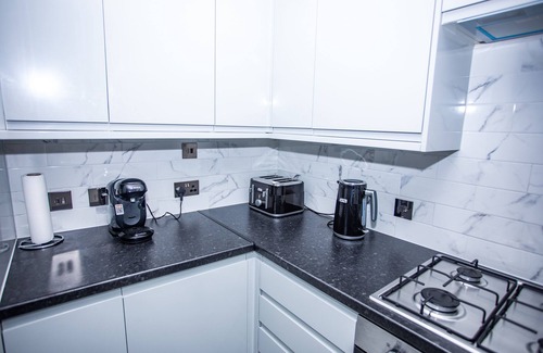 Thamesmead House | Peace of Mind: Top-Rated Hotel with Spa and Hot Tub