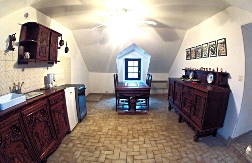 Comblessac House | Enchanting Retreat: History, Peace & Lake View Amenities