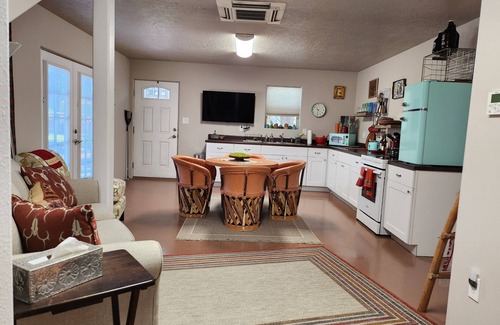 South Valley House | Serene Getaway in Albuquerque’s Rio Grande South Valley