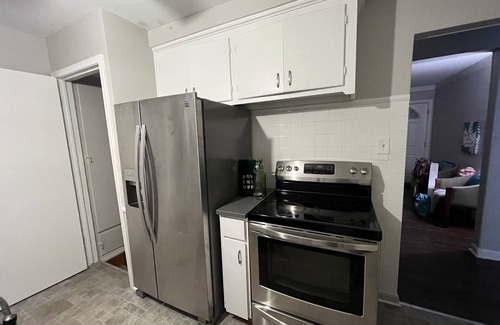 Redford House | Idyllic 3BR Retreat with Free Wifi & Pet Friendly Stays