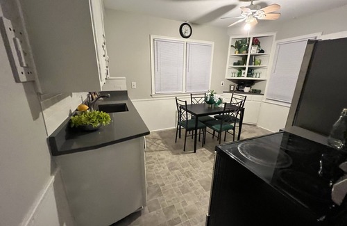 Redford House | Idyllic 3BR Retreat with Free Wifi & Pet Friendly Stays