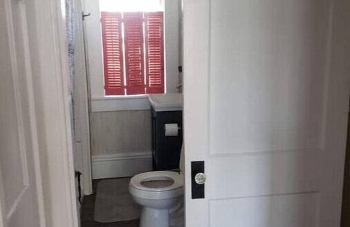 El Reno House | Tranquil 1930 One Bedroom Bungalow - Family Friendly Retreat