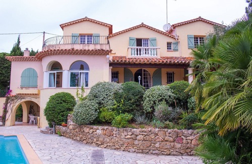 Plage de la Garonnette Villa | Tranquil 1930s Villa Steps from the Ocean with Spa & Pool