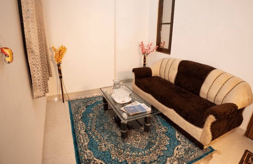 Gomti Nagar Bed & Breakfast | Peaceful 1BHK Near Taj | Kitchen + Breakfast