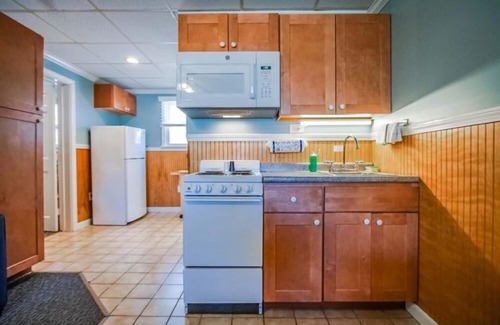 Block Island Condo | Serene 1BR Condo at Island Manor Resort with Kitchen