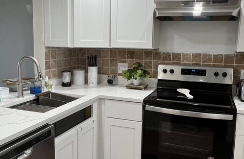 Naples Condo | Serene 2-Bedroom Condo Steps from Naples & Marco Beaches