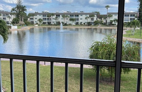 Naples Condo | Serene 2-Bedroom Condo Steps from Naples & Marco Beaches