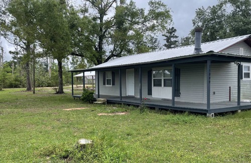 Clarksville House | Peaceful 2 bedroom home with wildlife views.
