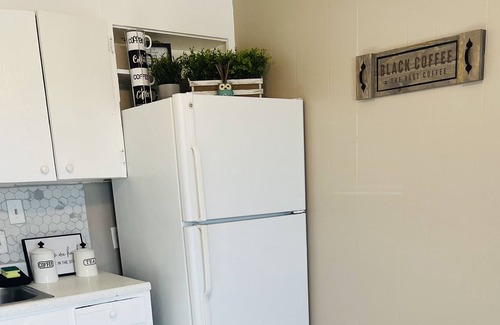 Dupont Apartment | Peaceful 3 bedroom Farmhouse by Denver Airport (Pet Friendly)