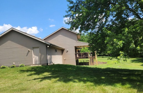 Afton House | Peaceful 3 bedroom 3 bath country home on 12 acres in Rockton, IL. Pet friendly