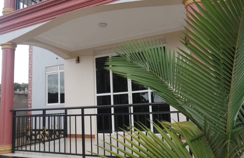 Kitende Apartment | Peaceful 3-bedroom apartment with WiFi in Kitende