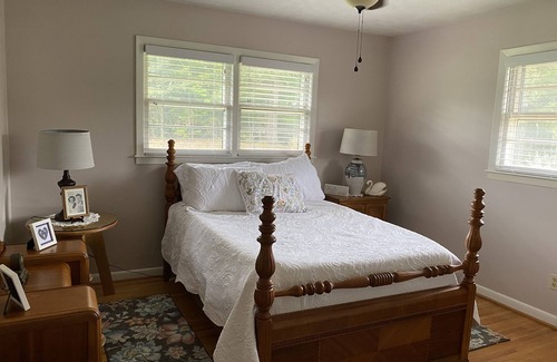 New London Other | Tranquil 3-Bedroom Retreat with Kitchen on Scenic Farmland