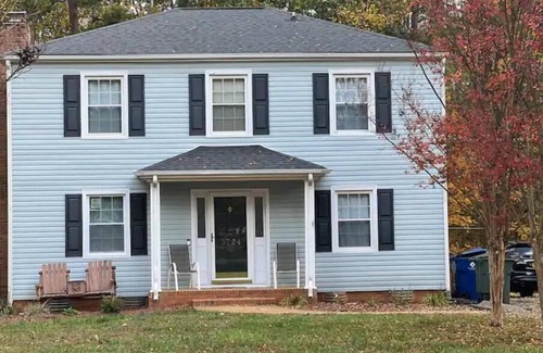 Little Italy House | Tranquil 3-Bedroom Retreat in Weddington for Families