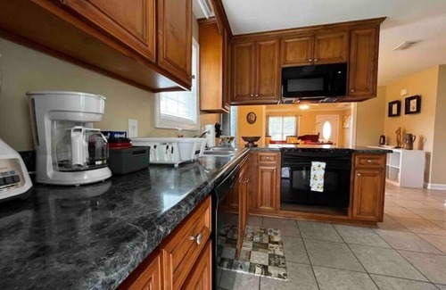 Valdosta House | Tranquil 3 Bedroom Retreat Close to Moody Air Force Base