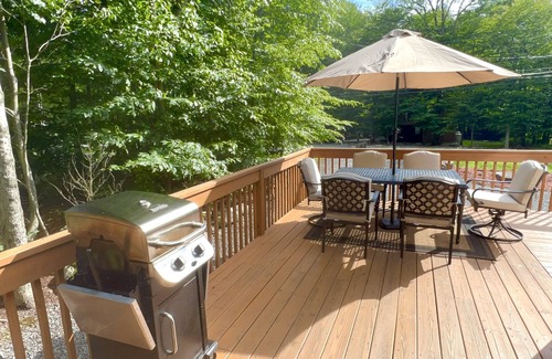 Pocono Lake Cabin | Idyllic Family Cabin Retreat with Pet-Friendly Amenities