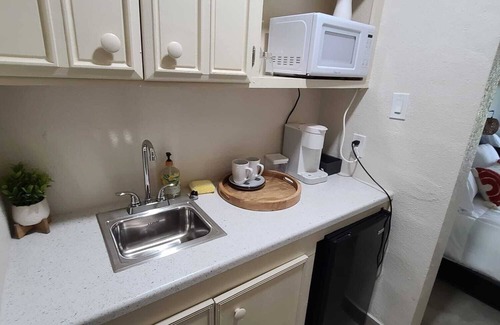 Rancho Viejo House | Idyllic 3 Bedroom Retreat Near Golf & SpaceX, Pet Friendly