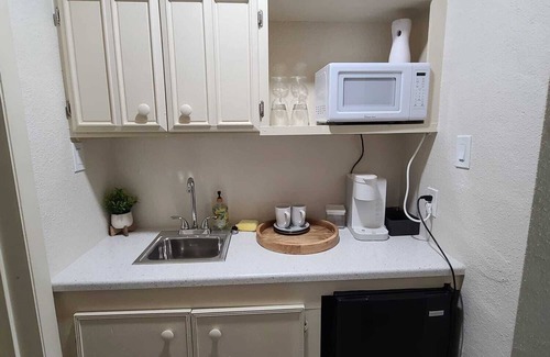Rancho Viejo House | Idyllic 3 Bedroom Retreat Near Golf & SpaceX, Pet Friendly