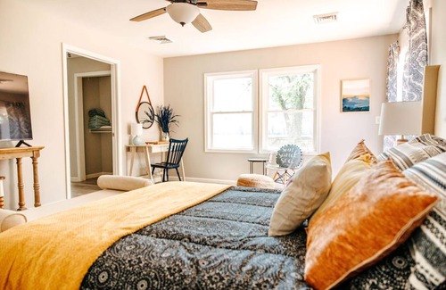 Northumberland House | Serene Riverfront 3 BR Escape with Hot Tub & Scenic Views