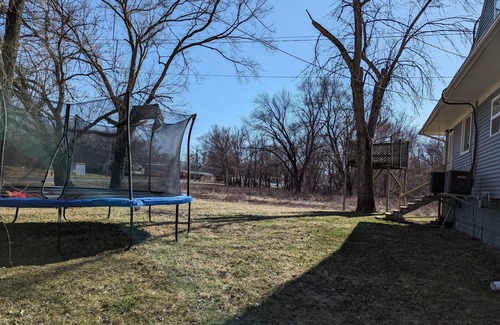 East Moline House | Peaceful 4-bedroom house, sleeps 9, with WiFi and AC in East Moline