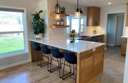 Springfield House | Peaceful 4 Bedroom, 2.5 Bath - Close to Campus + Autzen