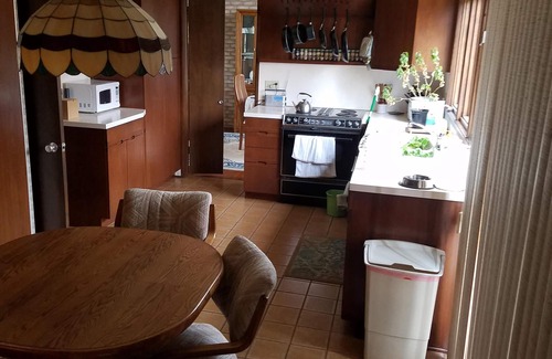 Elizabethtown House | Relaxing 4-BR Retreat in Hershey with Spa & Hot Tub