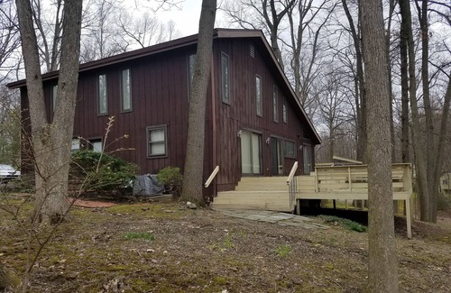 Elizabethtown House | Relaxing 4-BR Retreat in Hershey with Spa & Hot Tub