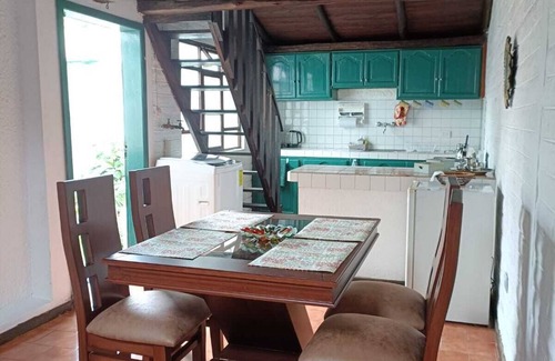 Quito Cottage | Inviting City Cottage for 4 Near Central Quito with Free Parking