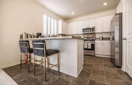 Jurupa Valley House | Serene 4BR Retreat with Mountain Views and Family Amenities