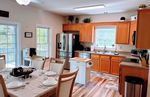 Tellico Village House | Tranquil 4BR Retreat in Tellico Village with Hot Tub & Views
