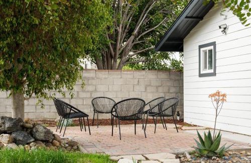 Birdland House | Relaxing 4BR Retreat with Fire Pit and Expansive Yard