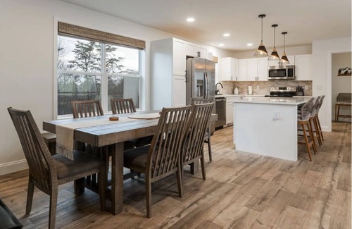 Marshall House | Relaxing 5 BR Home with Game Room and Scenic Views